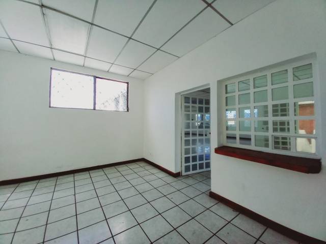 Local Comercial Sobre Calzada Aguilar Batres z.12 - Image 2