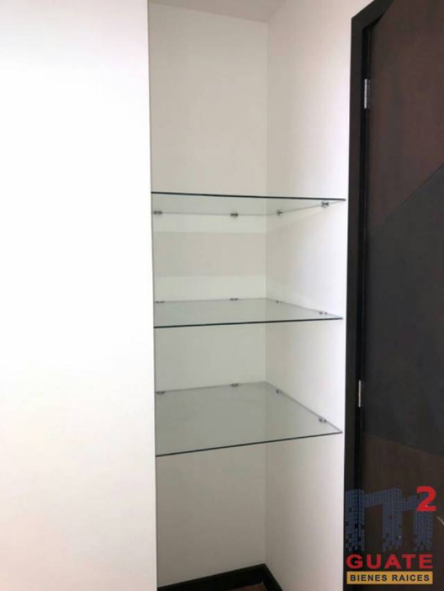 Apartamento de 115 m2 de construcción en Venta, Zona 15 - Image 1