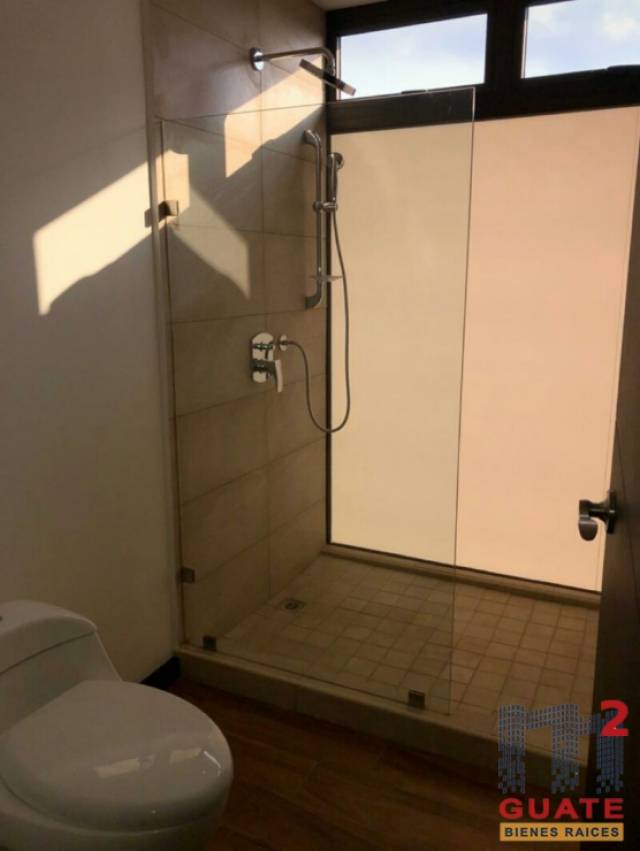Apartamento de 115 m2 de construcción en Venta, Zona 15 - Image 2