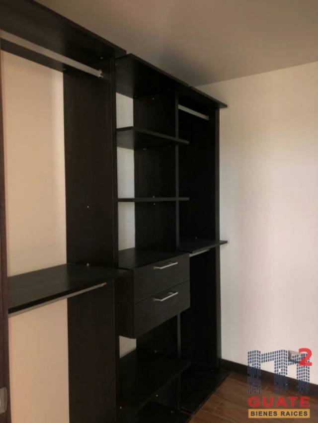 Apartamento de 115 m2 de construcción en Venta, Zona 15 - Image 3