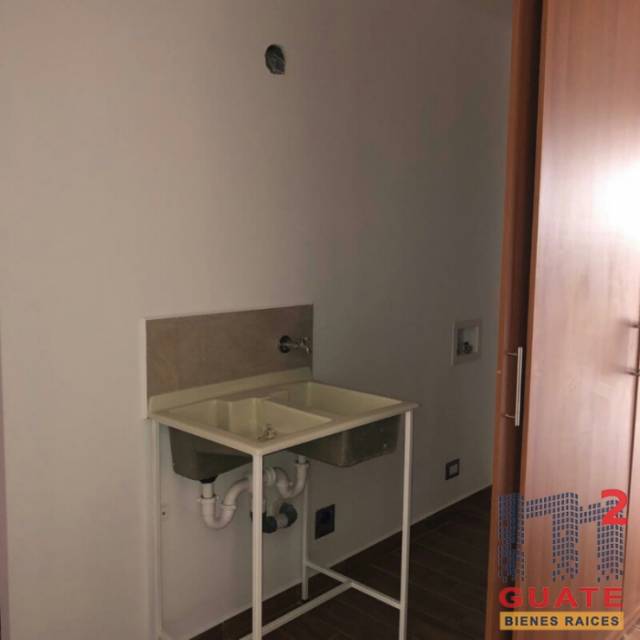 Apartamento de 115 m2 de construcción en Venta, Zona 15 - Miniatura 9