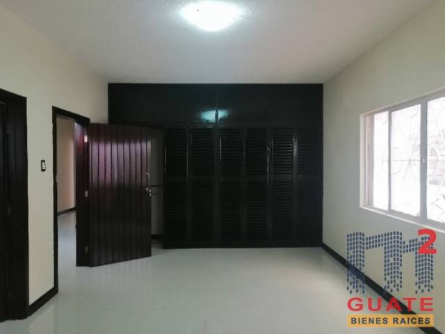 Casa de 400 m2 de construcción, en Renta, Zona 10 - Miniatura 11