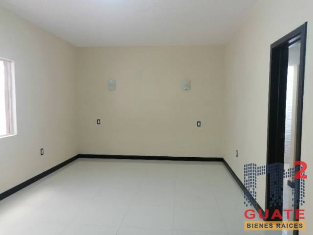 Casa de 400 m2 de construcción, en Renta, Zona 10 - Miniatura 12