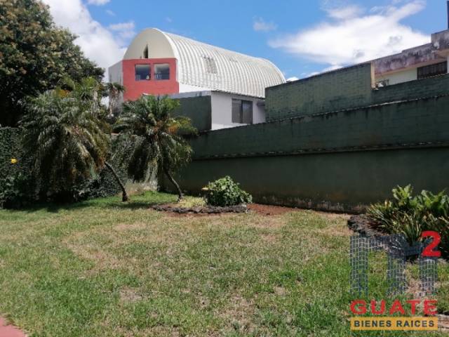 Casa de 400 m2 de construcción, en Renta, Zona 10 - Miniatura 16