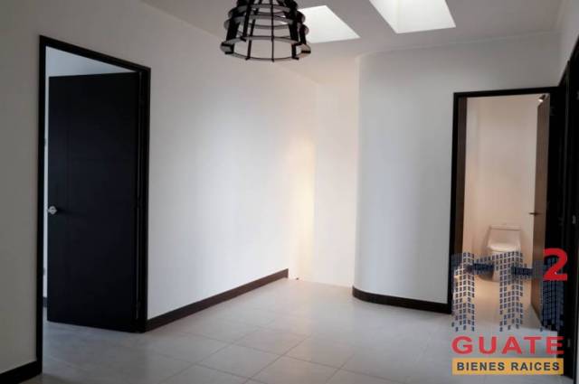 Casa de 166 m2 de construcción en Renta, Zona 16 - Miniatura 8