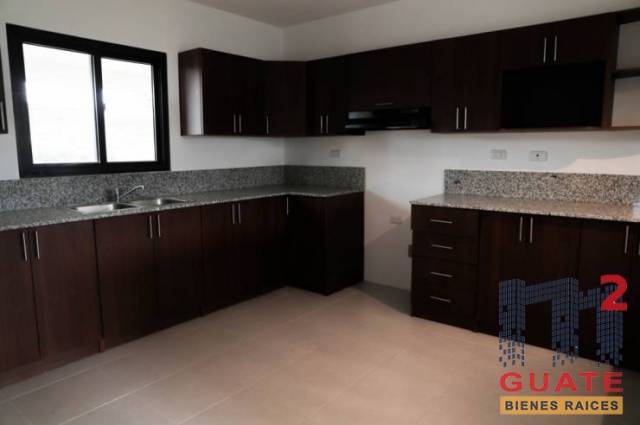 Casa de 166 m2 de construcción en Renta, Zona 16 - Miniatura 9