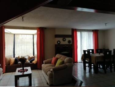 (+1) Casa Jardines de las Charcas, Zona 11 - Image 1