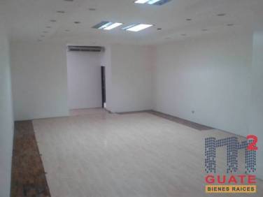 Local de 92 m2 de construcción, en Venta, Zona 10 - Image 1