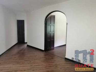 Casa de 385 m2 de construcción, en Renta, Zona 10 - Image 1