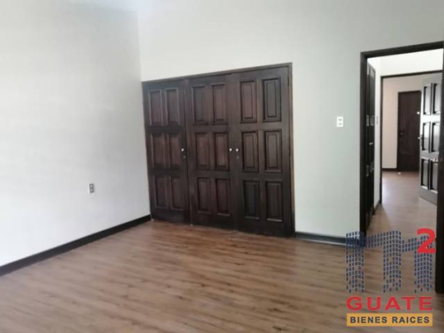 Casa de 385 m2 de construcción, en Renta, Zona 10 - Miniatura 10