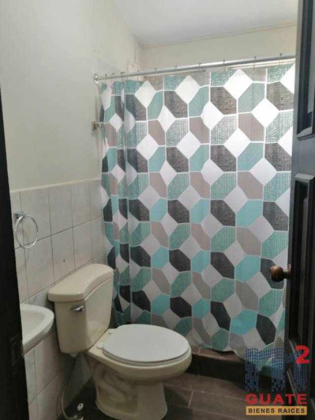 Casa de 385 m2 de construcción, en Renta, Zona 10 - Miniatura 14