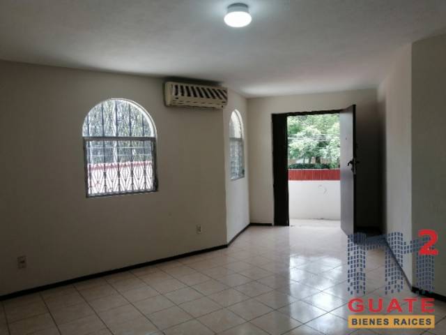 Casa de 385 m2 de construcción, en Renta, Zona 10 - Miniatura 16