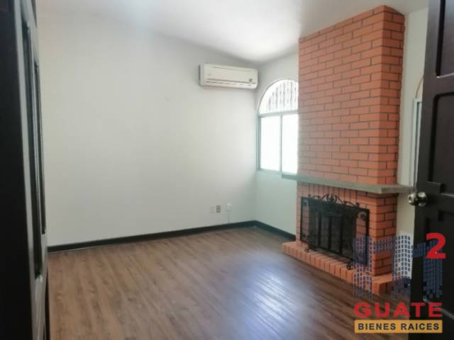 Casa de 385 m2 de construcción, en Venta, Zona 10 - Image 3
