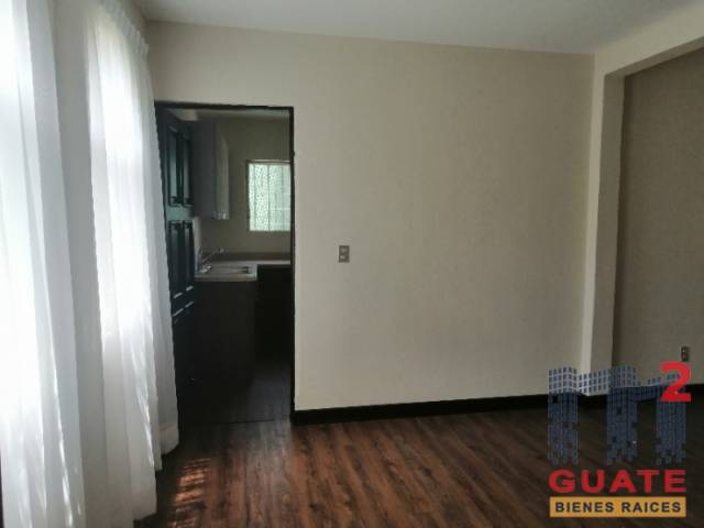 Casa de 385 m2 de construcción, en Venta, Zona 10 - Image 4