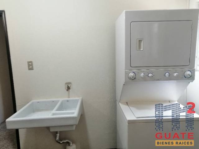 Casa de 385 m2 de construcción, en Venta, Zona 10 - Miniatura 6