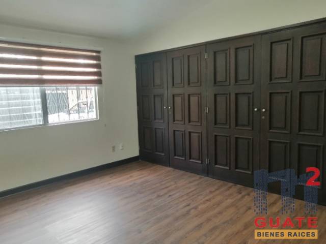 Casa de 385 m2 de construcción, en Venta, Zona 10 - Miniatura 8