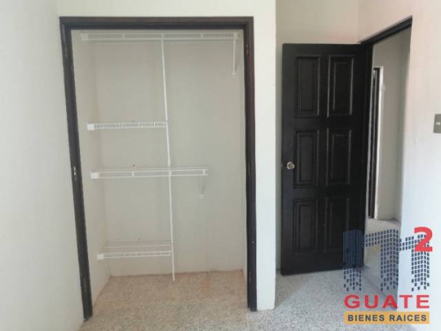 Casa de 385 m2 de construcción, en Venta, Zona 10 - Miniatura 13