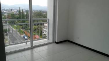 Bonito apartamento 3 dormitorios en zona 7 - Image 1