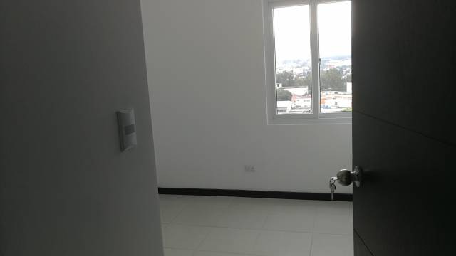 Bonito apartamento 3 dormitorios en zona 7 - Image 2
