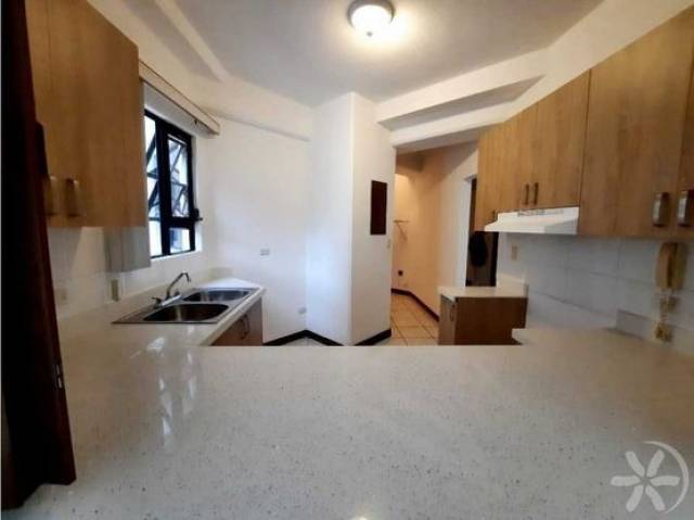Alquilo Apartamento ubicado en Zona 15 - Image 3