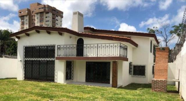 (+1) Casa Zona 13 - Image 1