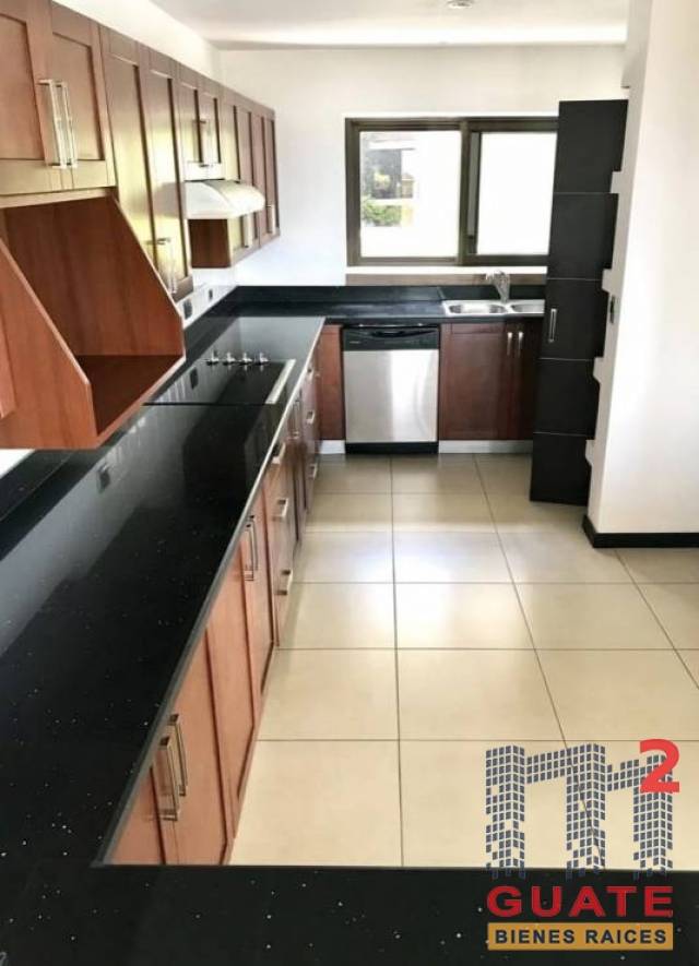 Casa de 350 m2 de construcción en Renta, Zona 13 - Image 2
