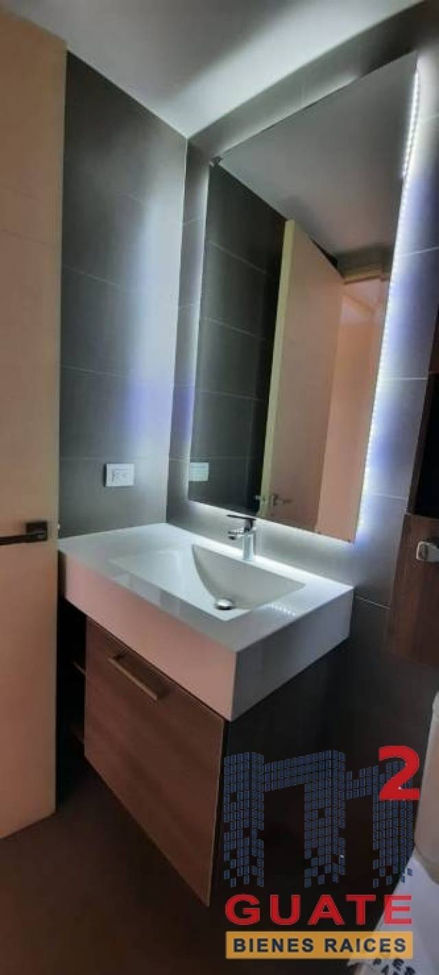 Apartamento de 97 m2 de construcción en Venta, Zona 10 - Miniatura 6