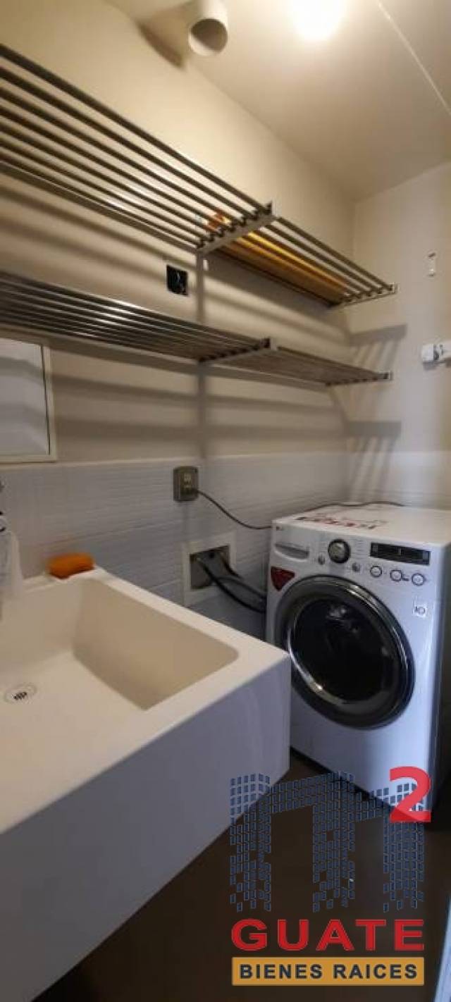 Apartamento de 97 m2 de construcción en Venta, Zona 10 - Miniatura 9