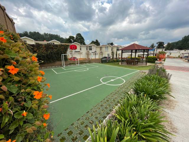 Casa en venta dentro de condominio en Santiago Sacatepequez - Image 1