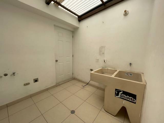 Casa en venta dentro de condominio en Santiago Sacatepequez - Image 2