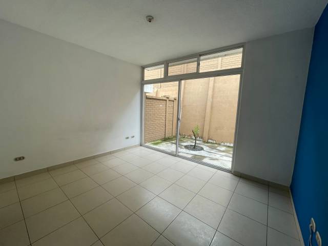 Casa en venta dentro de condominio en Santiago Sacatepequez - Image 4