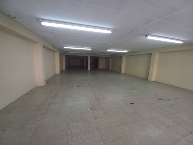 Alquilo Edificio de 3 niveles para uso comercial en Zona 1 - Miniatura 2