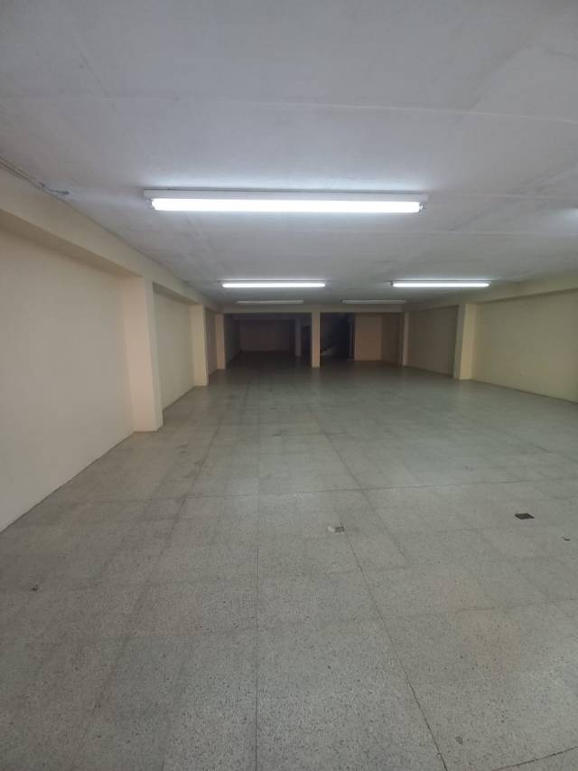 Alquilo Edificio de 3 niveles para uso comercial en Zona 1 - Miniatura 4