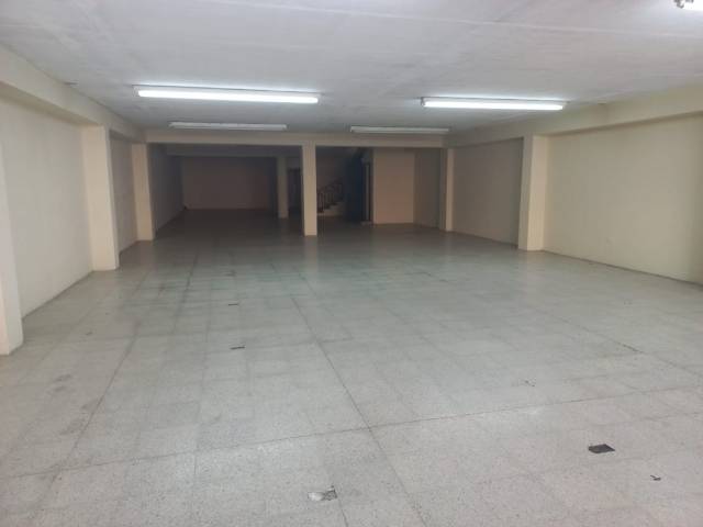 Alquilo Edificio de 3 niveles para uso comercial en Zona 1 - Miniatura 7