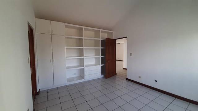 Apartamento en Renta en Zona 10 Jardín de Oakland - Image 5
