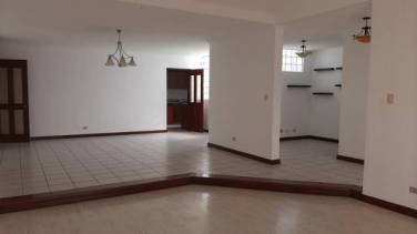 Apartamento en Renta en Zona 10 Jardín de Oakland - Image 1