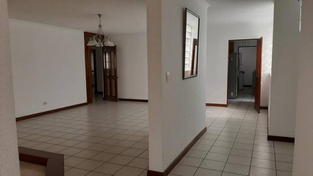 APARTAMENTO EN RENTA EN EXCLUSIVO CONDOMINIO ZONA 10 - Image 3