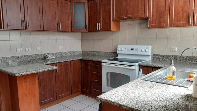 APARTAMENTO EN RENTA EN EXCLUSIVO CONDOMINIO ZONA 10 - Miniatura 6