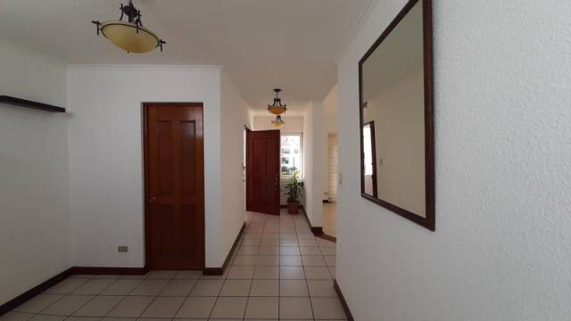 APARTAMENTO EN RENTA EN EXCLUSIVO CONDOMINIO ZONA 10 - Miniatura 8
