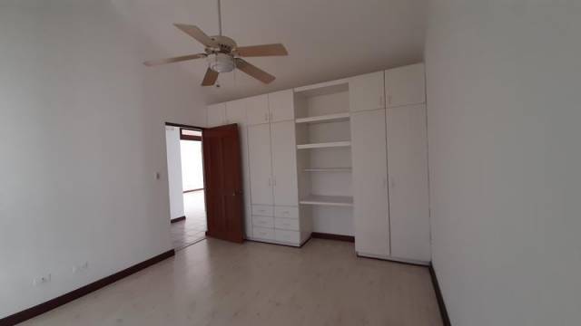 APARTAMENTO EN RENTA EN EXCLUSIVO CONDOMINIO ZONA 10 - Miniatura 9