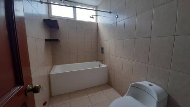 APARTAMENTO EN RENTA EN EXCLUSIVO CONDOMINIO ZONA 10 - Miniatura 11