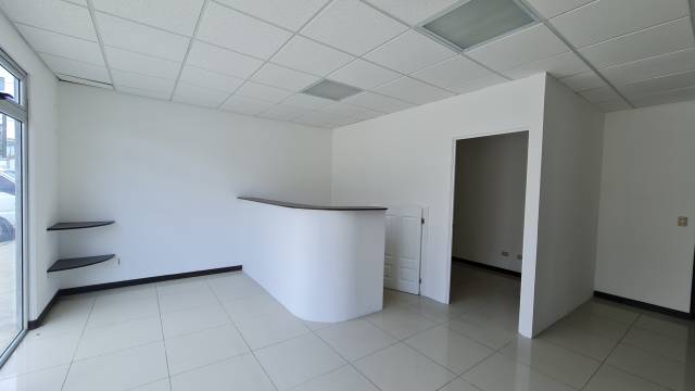 Alquilo Ofibodega en Zona 18 La Modena - Miniatura 2