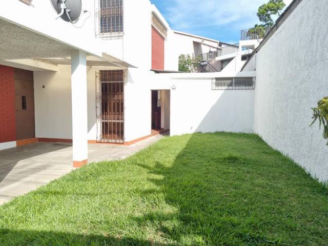 HERMOSA CASA EN VENTA JARDINES DE LA ASUNCIÓN ZONA 5 - Image 2