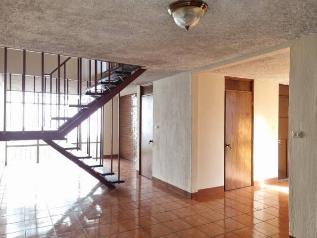 HERMOSA CASA EN VENTA JARDINES DE LA ASUNCIÓN ZONA 5 - Image 4