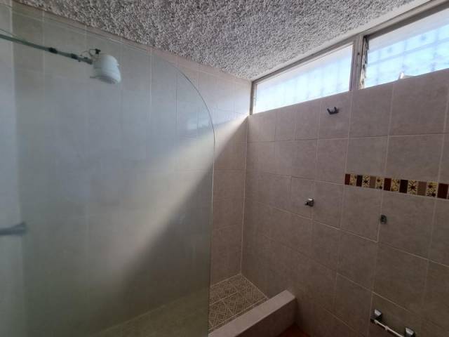 HERMOSA CASA EN VENTA JARDINES DE LA ASUNCIÓN ZONA 5 - Miniatura 12