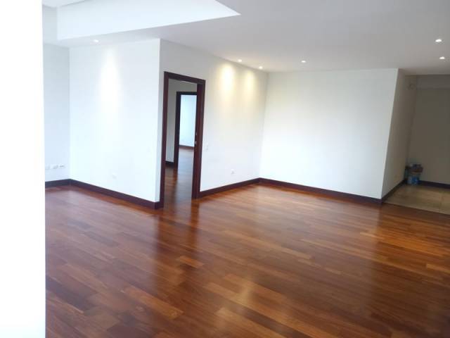 Apartamento en renta zona 14 Tiffany Cañada, 3 Hab. - Image 2