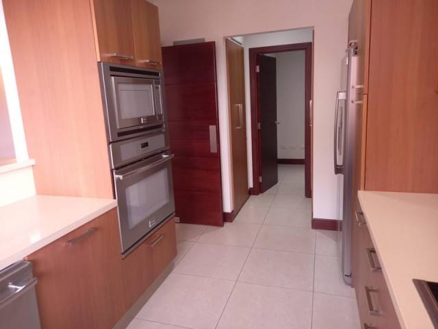Apartamento en renta zona 14 Tiffany Cañada, 3 Hab. - Image 3