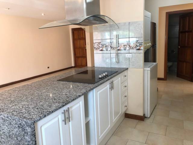 Apartamento en Renta en Zona 10 Guatemala - Image 2