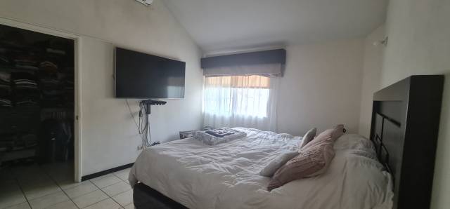 Vendo Casa en Prados de San Cristóbal zona 8 Mixco - Image 4