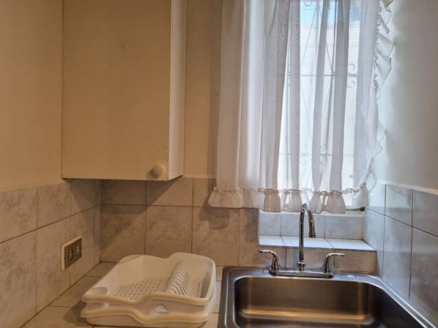 Apartamento Amueblado en Renta Zona 9 Ciudad Guatemala - Image 3